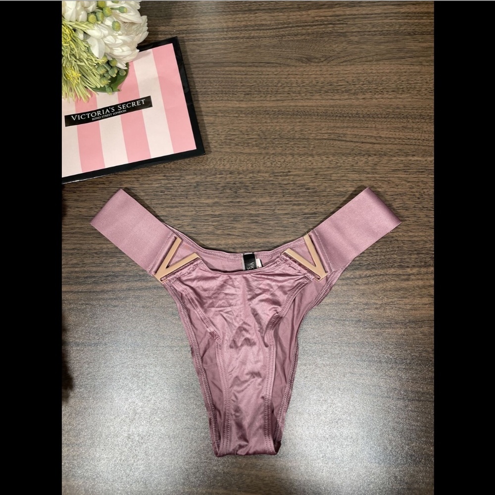 NWT Victoria's Secret Luxe Lingerie Sexy V‎ Brazilian Panty Purple [ Small ]